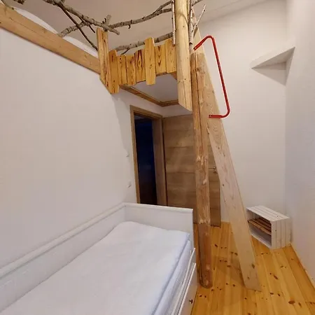 Elephants Haus Ost *