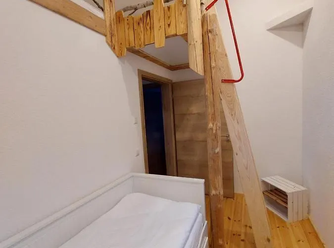 Elephants Haus Ost *